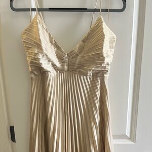 Abercrombie & Fitch gold pleated dress. Never worn but tags were removed. Size M